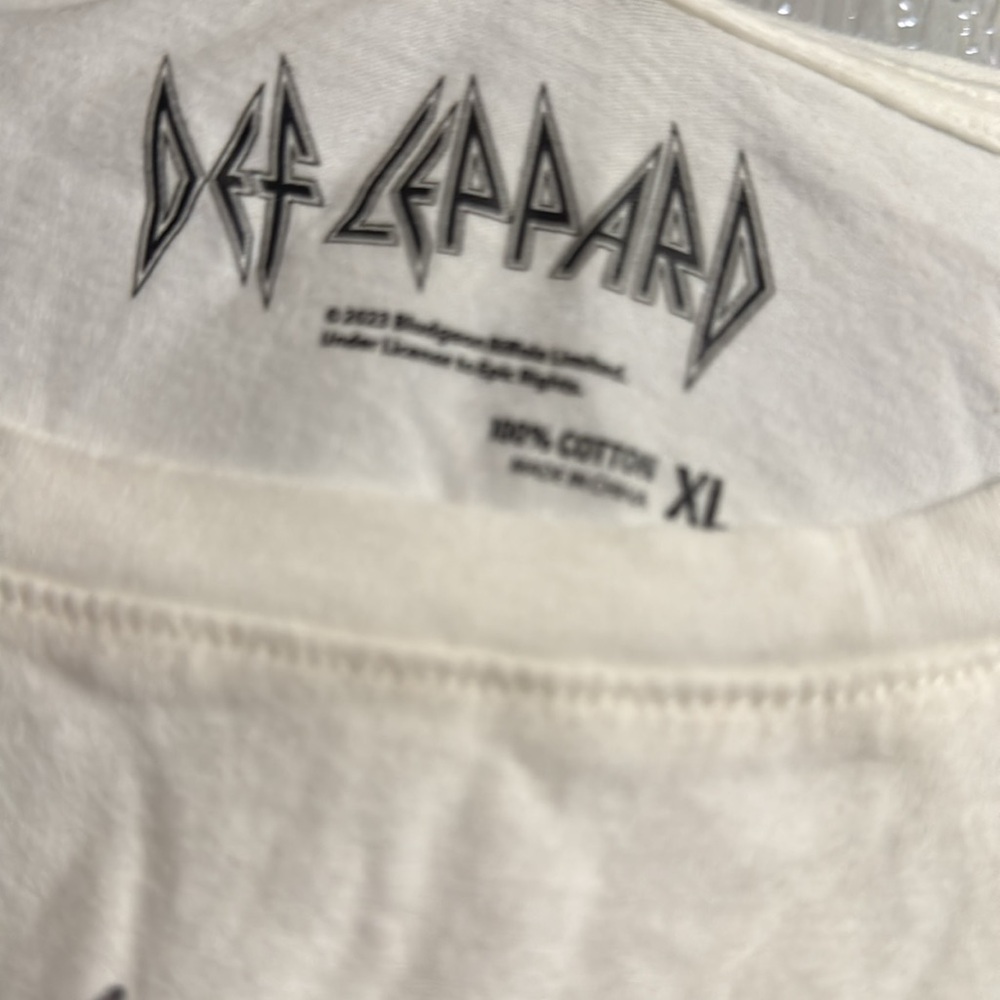 Def Leppard T-shirt - Picture 3 of 5